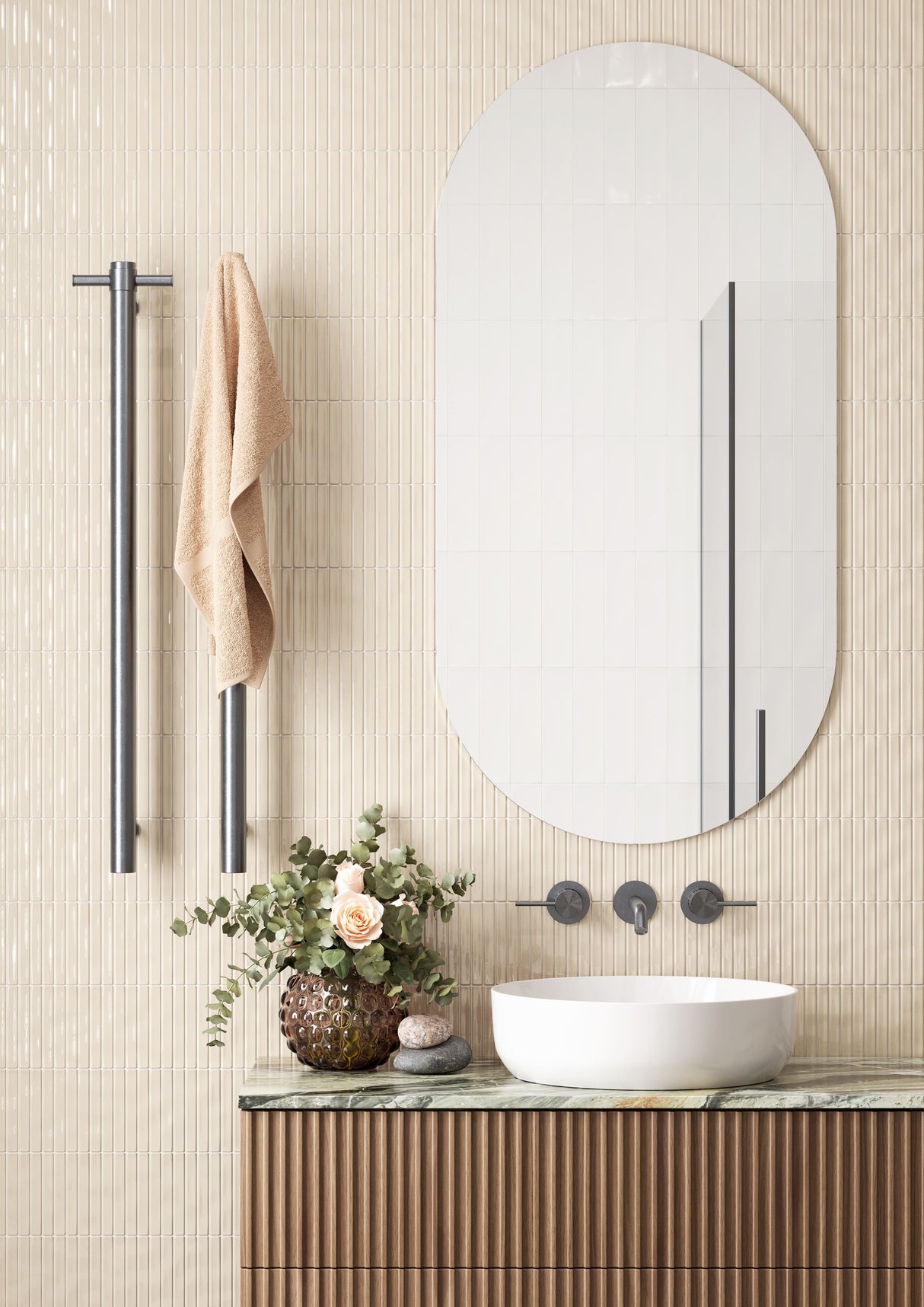 VS900HBGM Brushed Gun Metal Round Vertical Single Heated Rail