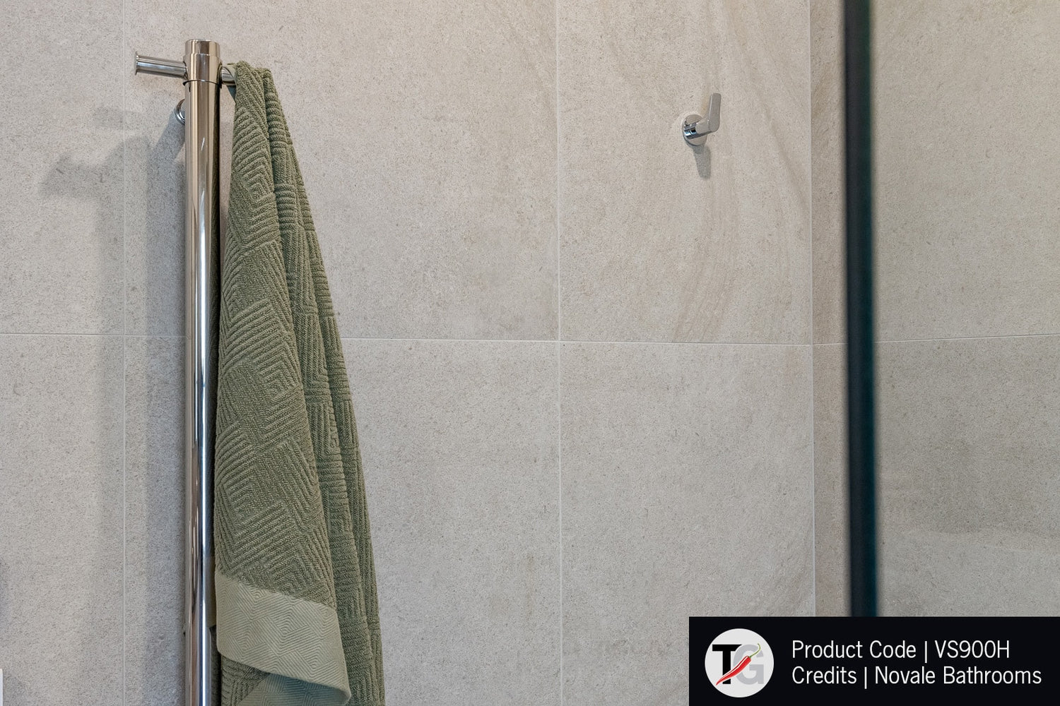 VS900H Straight Round Vertical Single Polished Heated Towel Rail