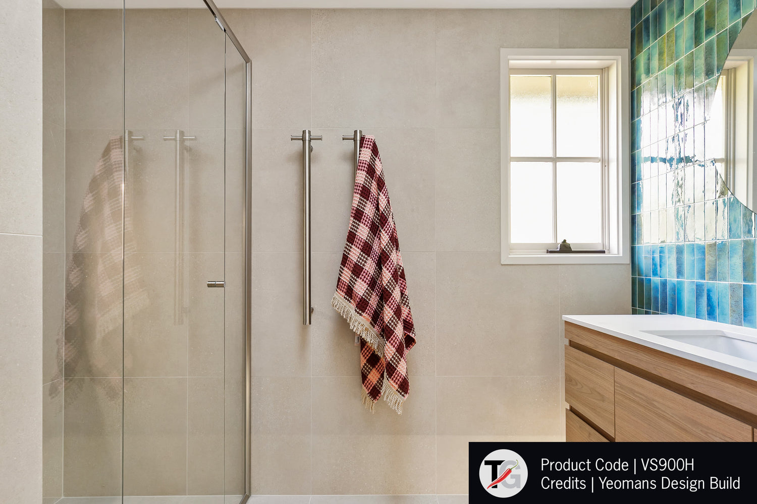 VS900H Straight Round Vertical Single Polished Heated Towel Rail